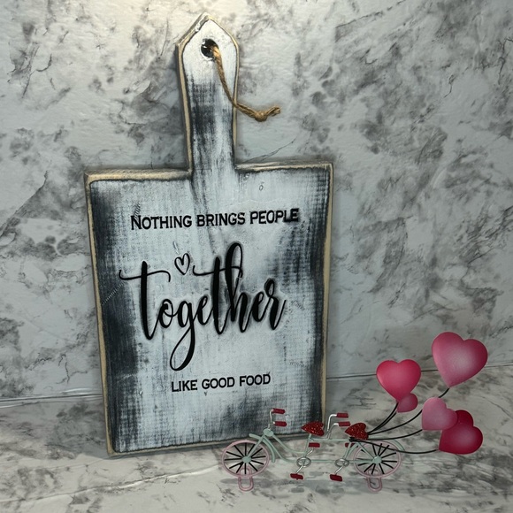 Decorative rustic cutting board. - Picture 1 of 5